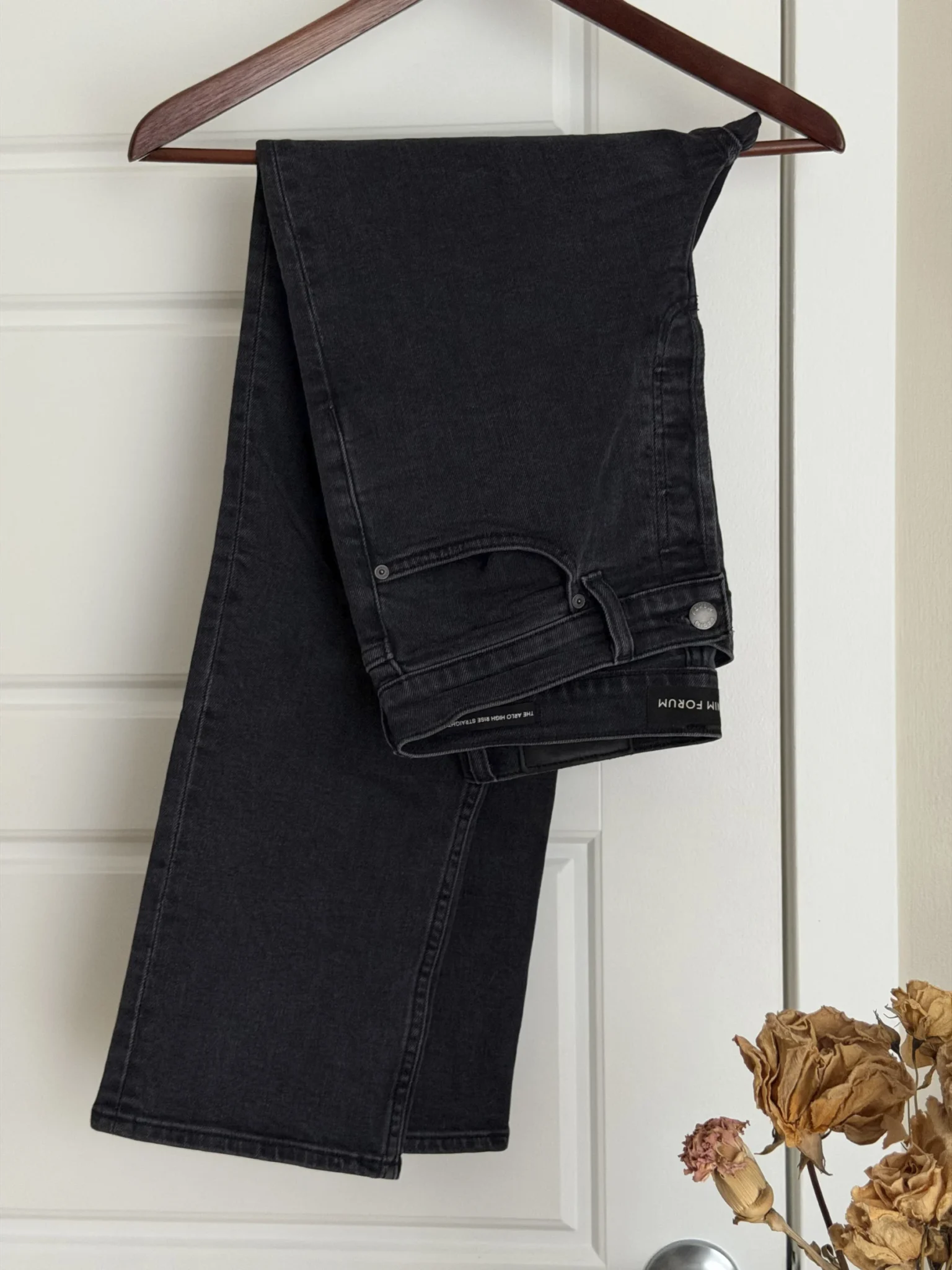 Featured image for HIGH-WAISTED JEANS - 29