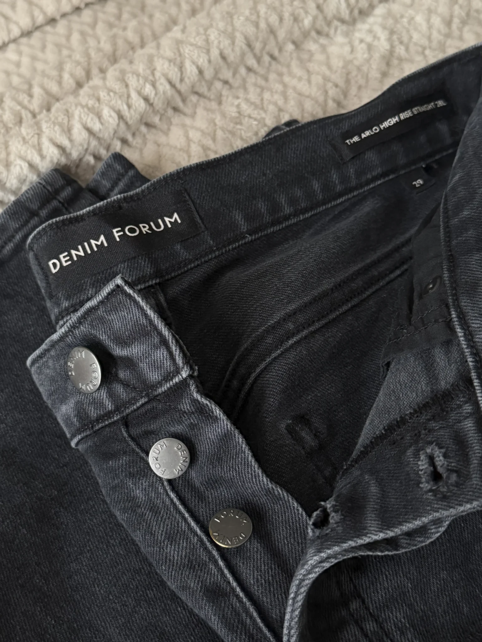 Image for HIGH-WAISTED JEANS - 29