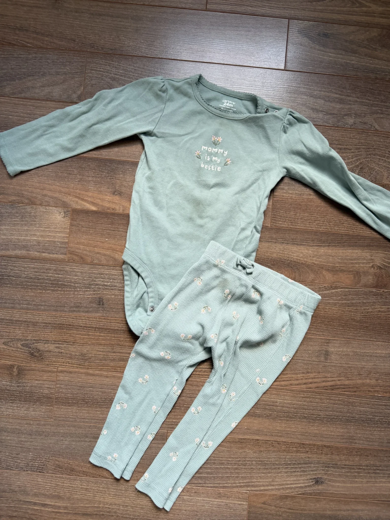 Featured image for Ensemble « Mommy is my bestie »