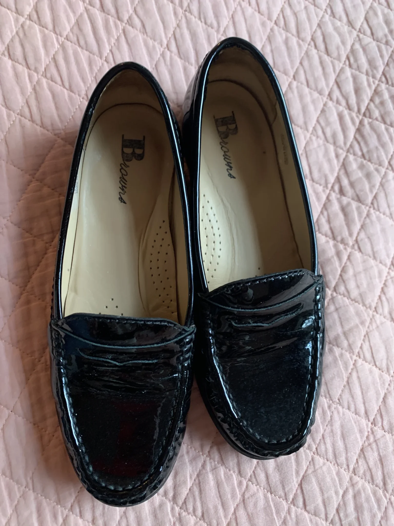 Image for BROWNS « Finch » – Mocassins noirs en cuir verni à pampilles, style Dark Academia / Preppy, pointure 7