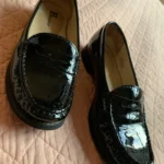 Thumbnail for BROWNS « Finch » – Mocassins noirs en cuir verni à pampilles, style Dark Academia / Preppy, pointure 7