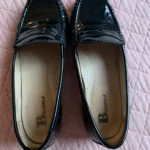 Thumbnail for BROWNS « Finch » – Mocassins noirs en cuir verni à pampilles, style Dark Academia / Preppy, pointure 7