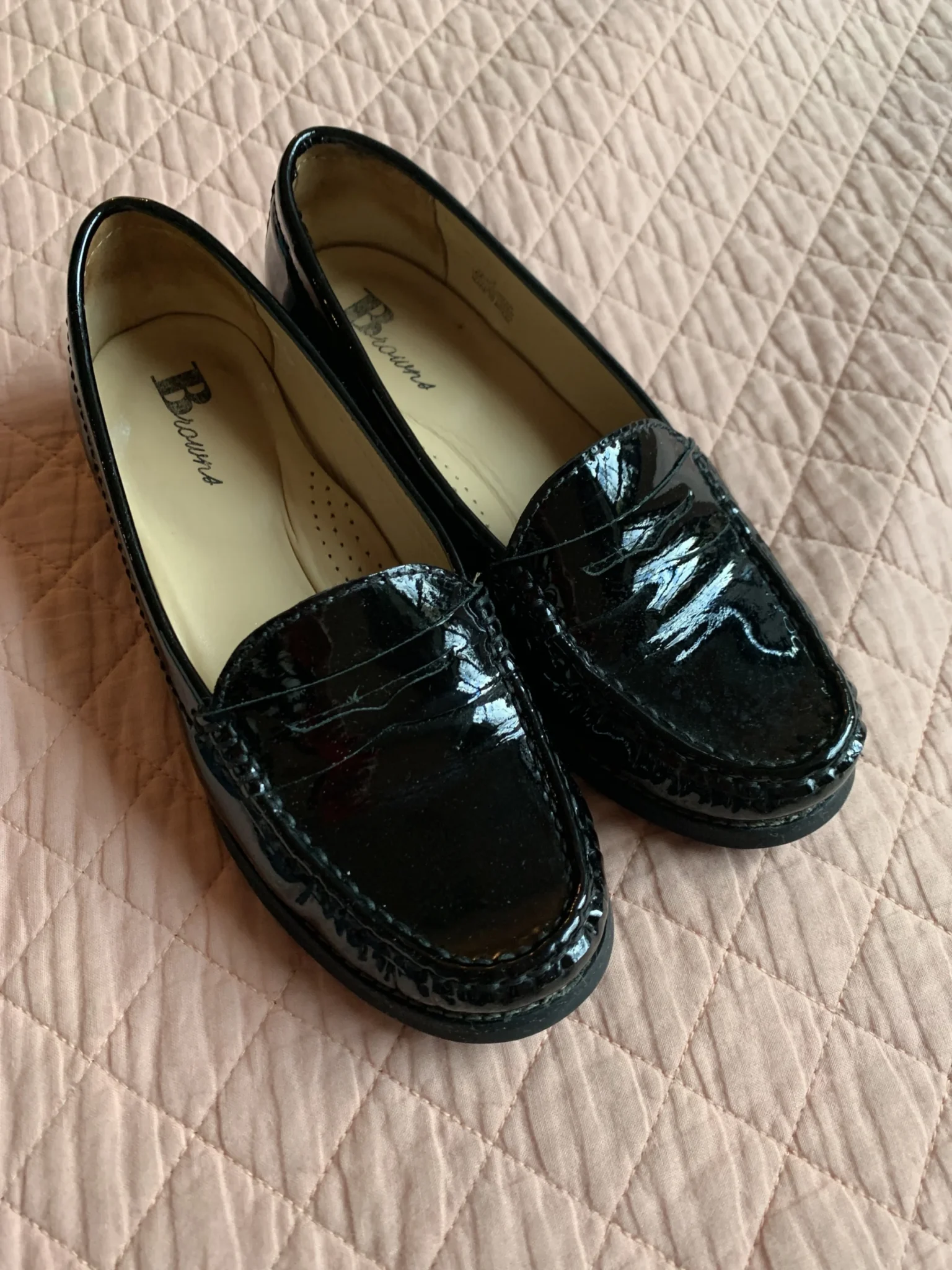 Image for BROWNS « Finch » – Mocassins noirs en cuir verni à pampilles, style Dark Academia / Preppy, pointure 7