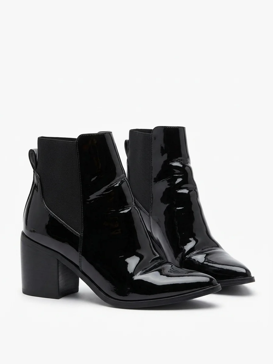 ALDO – Black patent leather Chelsea boots with a pointed toe – US size 7 / EUR size 37.5 Aldo seconde main