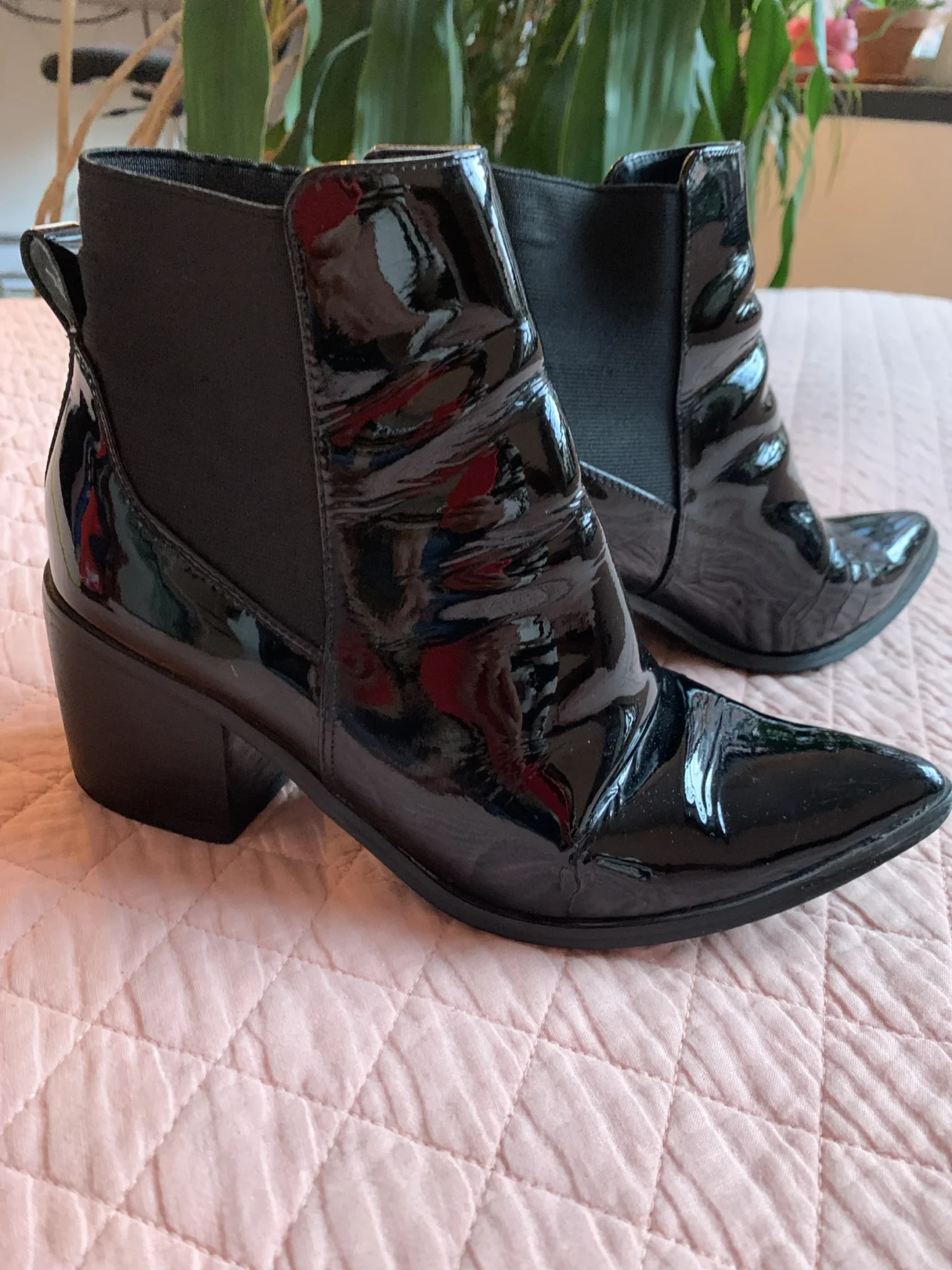 Image for ALDO – Bottines Chelsea noires en cuir verni à bout pointu – 7 US / 37,5 EUR