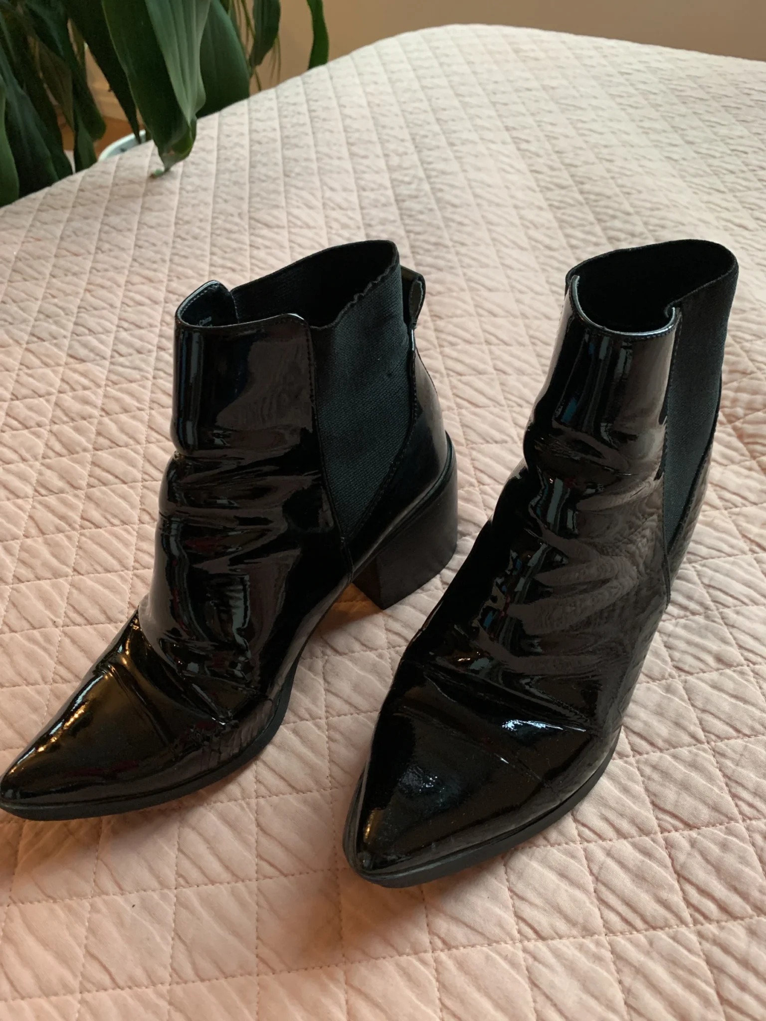 Image for ALDO – Bottines Chelsea noires en cuir verni à bout pointu – 7 US / 37,5 EUR