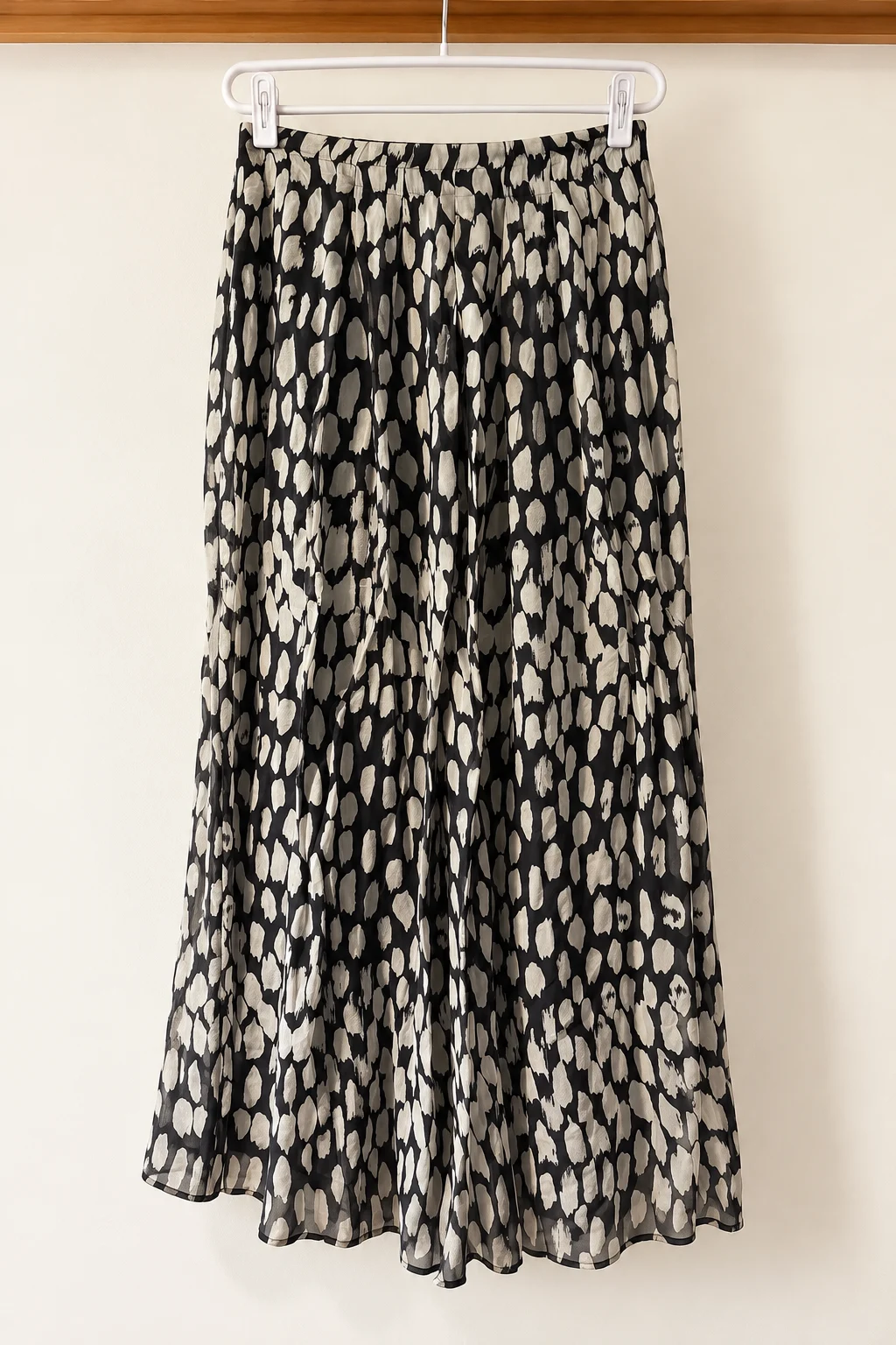 Kelly Bergin — long silk skirt with a black and ivory print — size 2 *Other seconde main