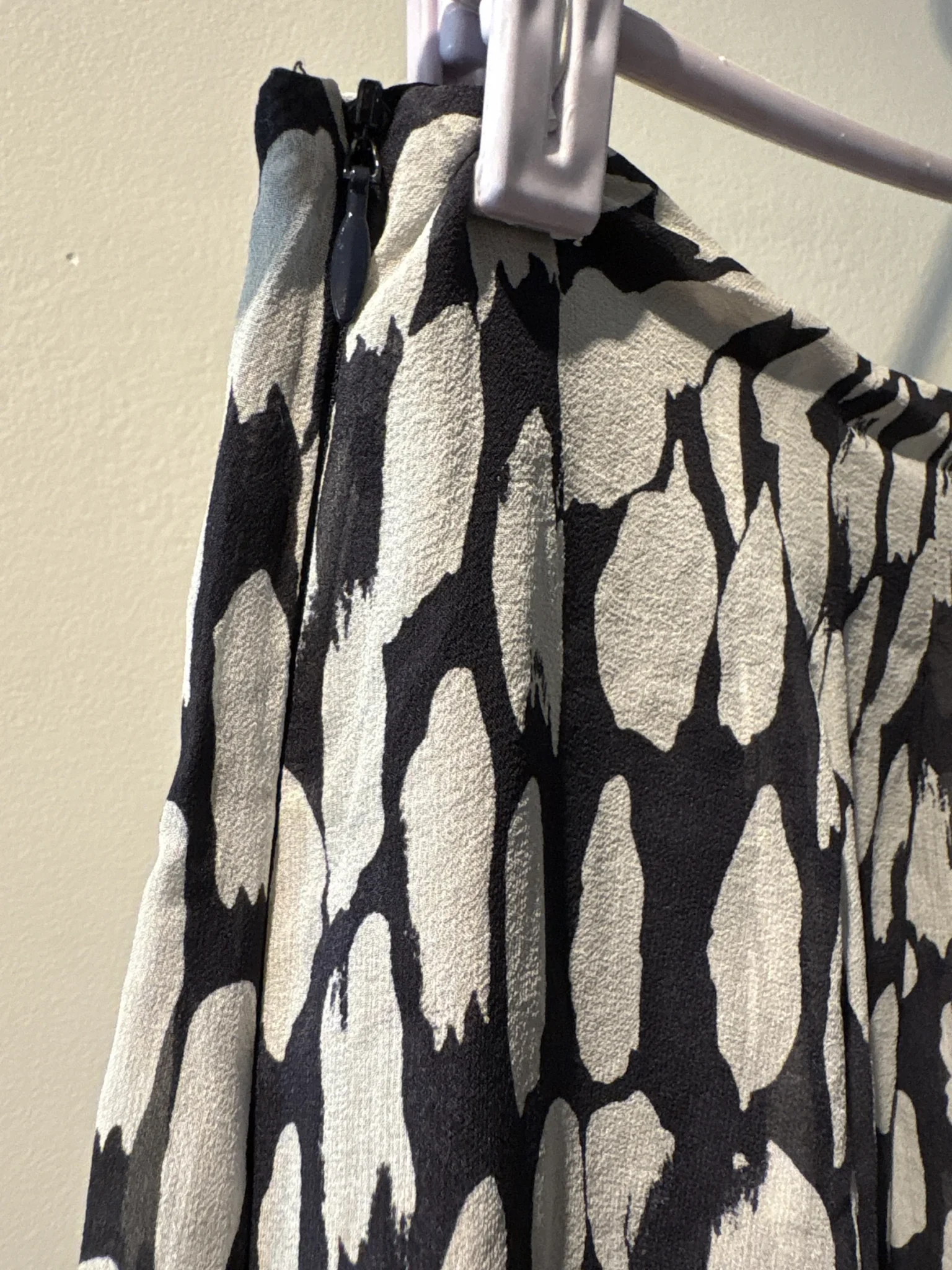 Image for Kelly Bergin — long silk skirt with a black and ivory print — size 2