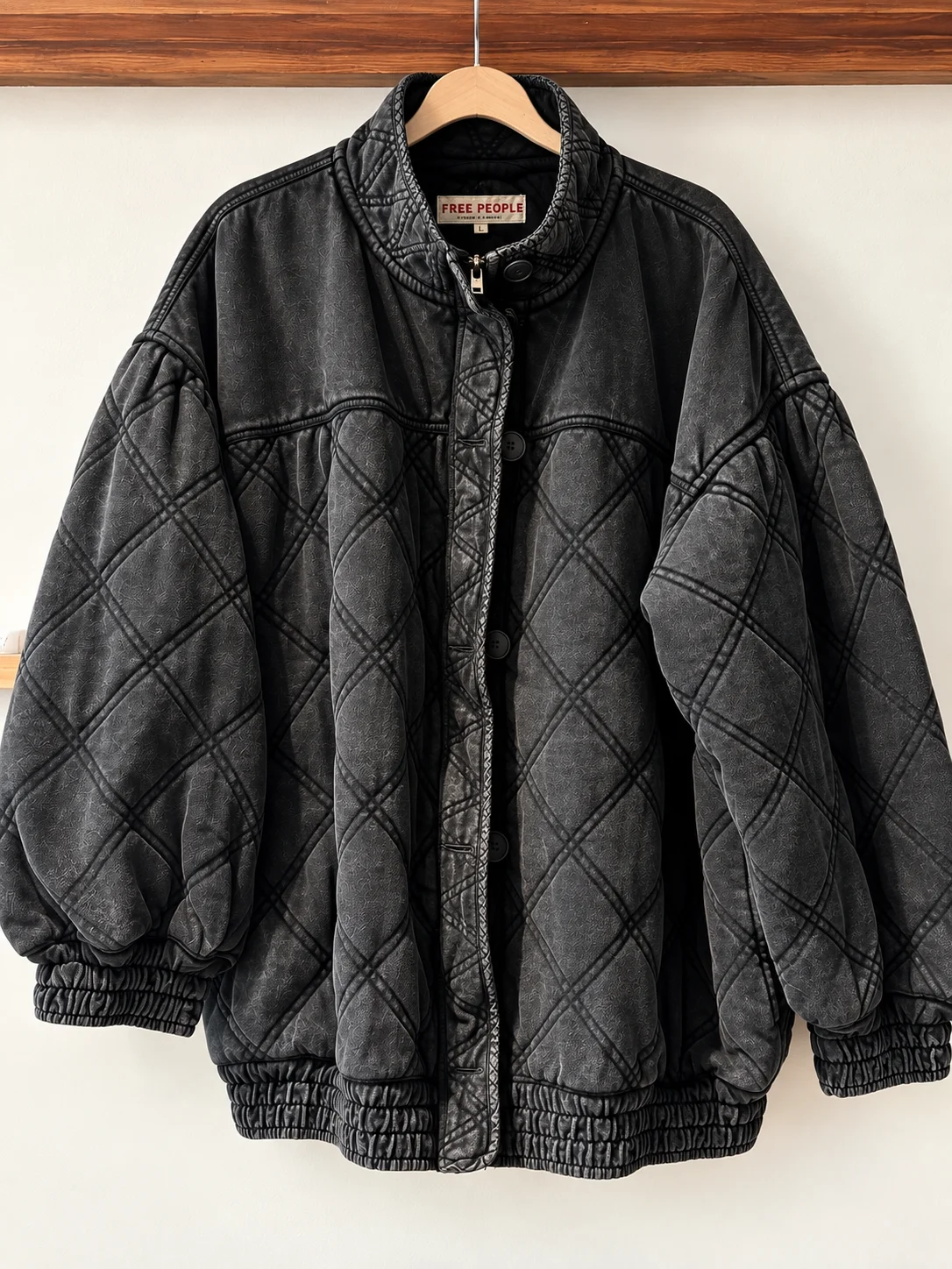 FREE PEOPLE — Black distressed quilted coat | Size L Free people seconde main
