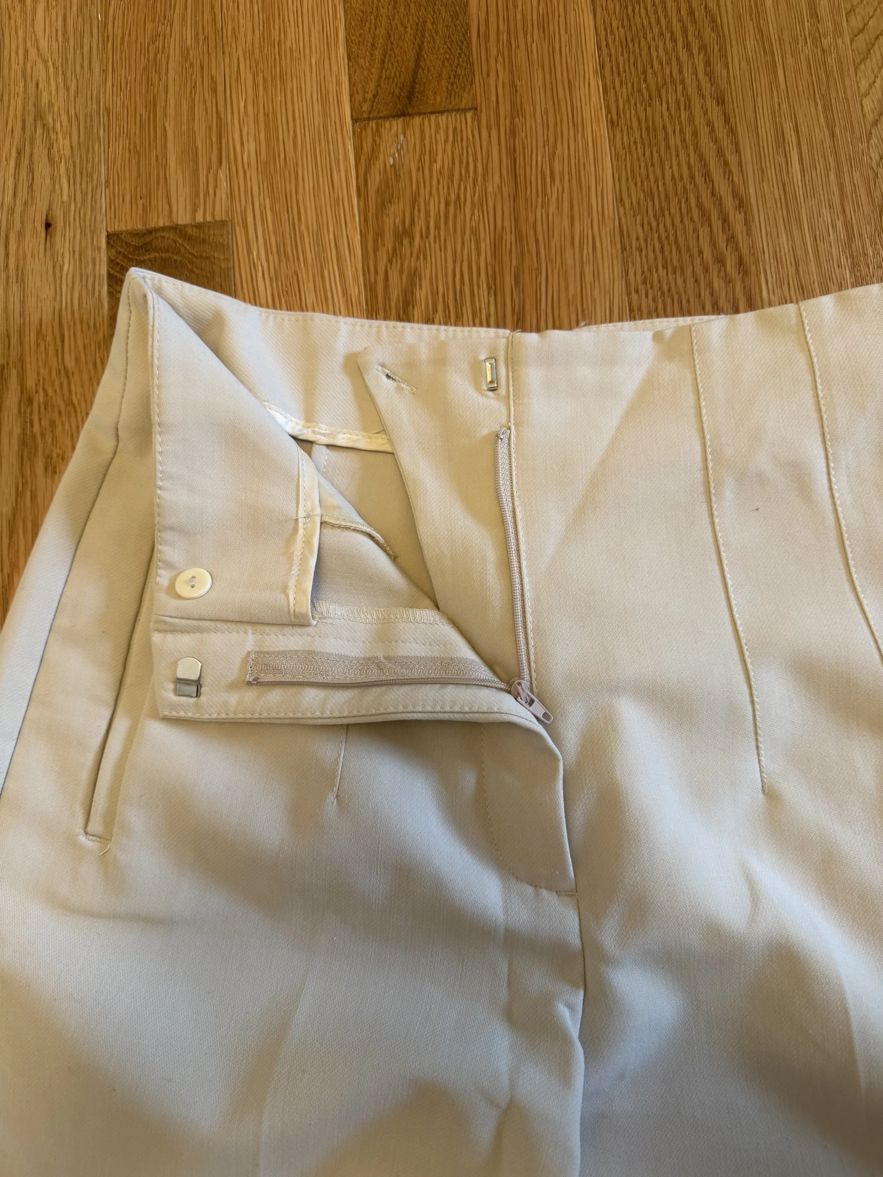 Zara cream-coloured trousers Zara seconde main