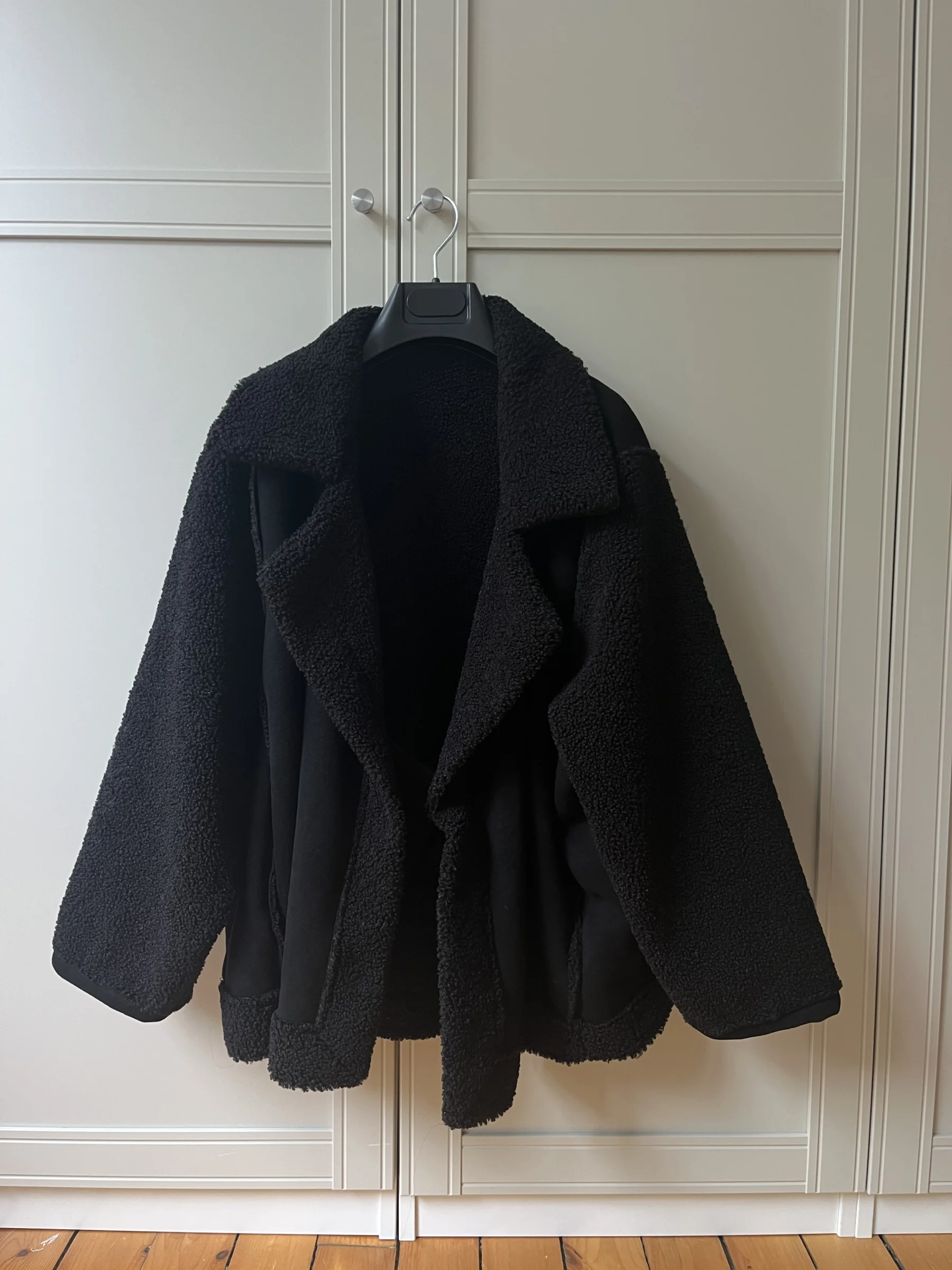 Black Sherpa coat by Oak and Fort Oak and Fort seconde main