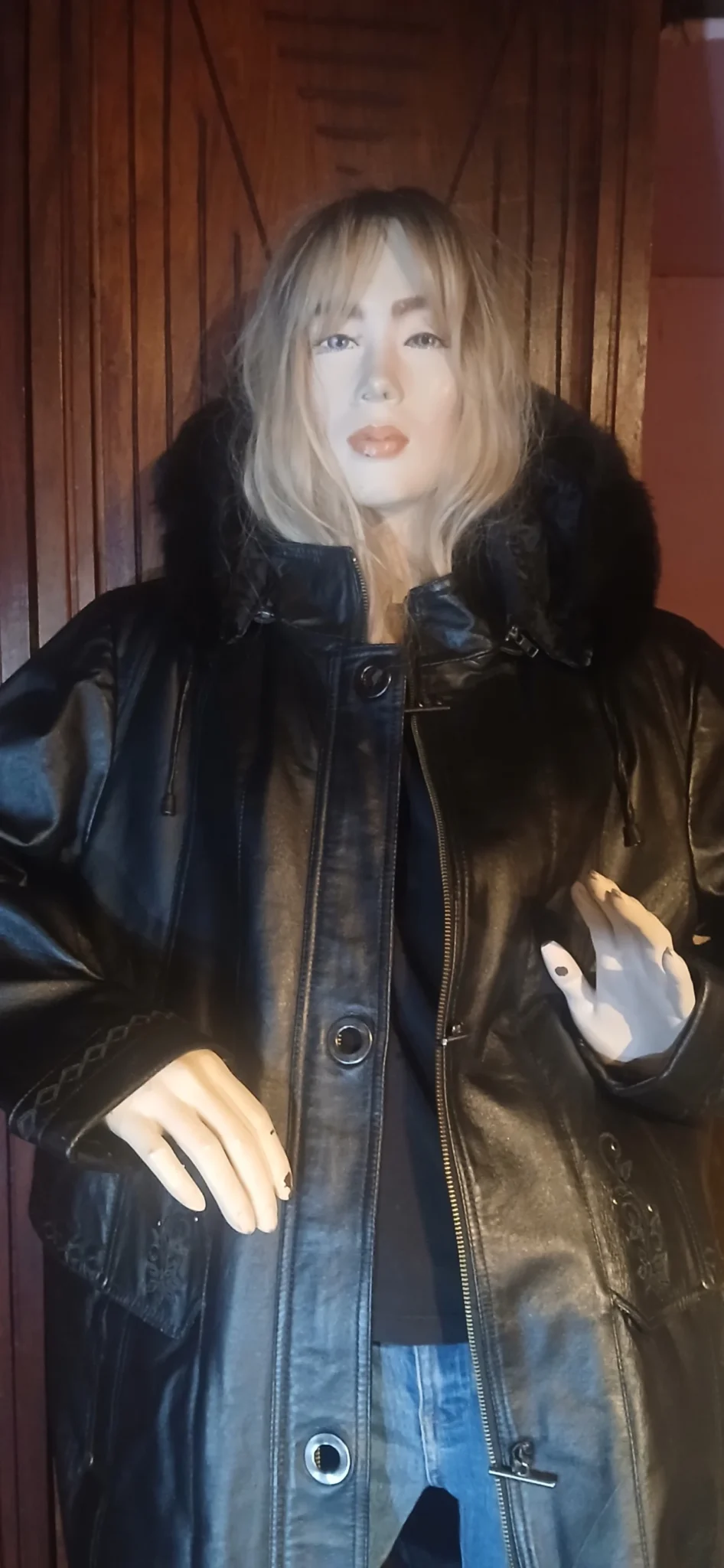 Featured image for Manteau cuir brodé Claire France