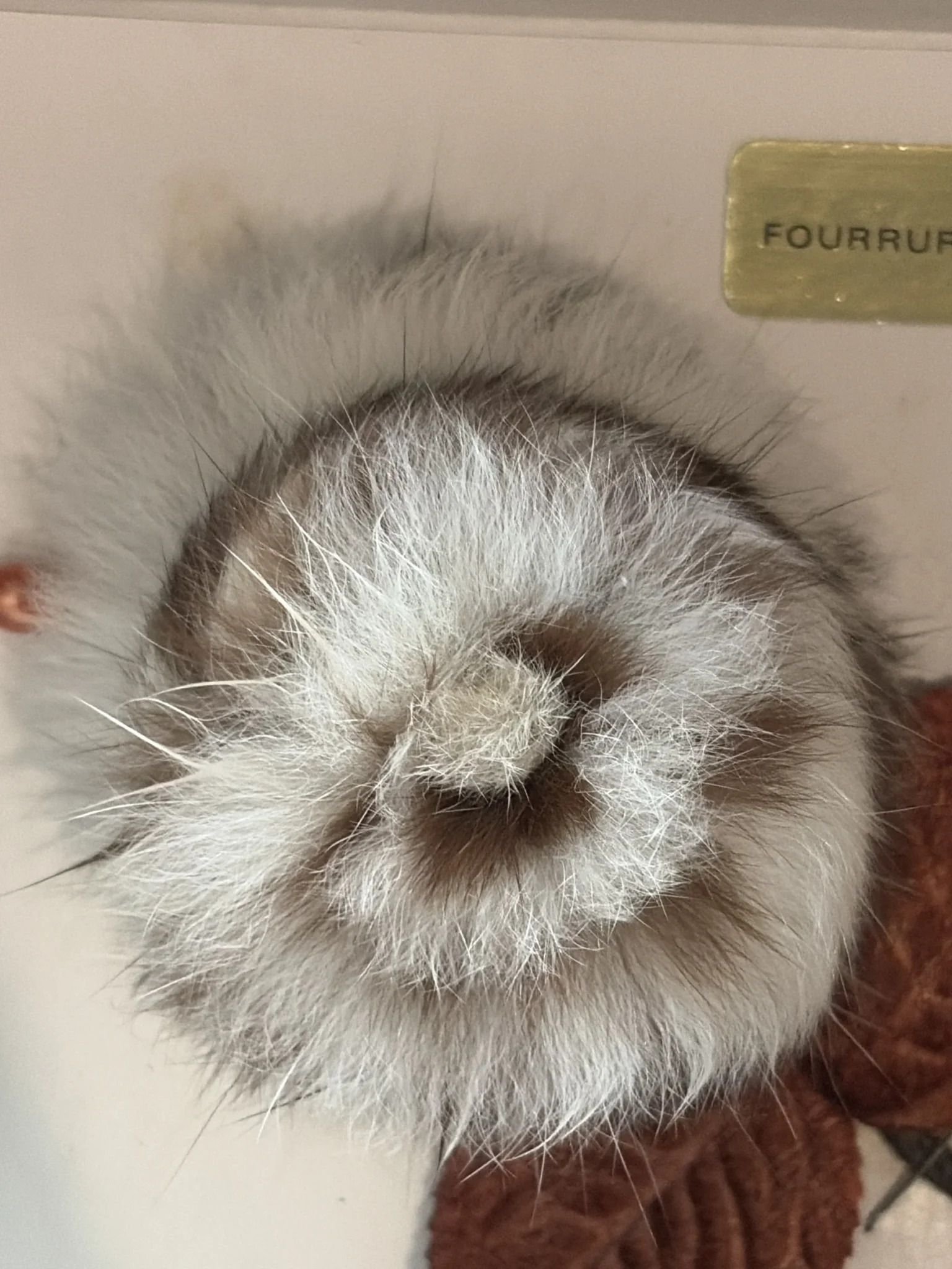 Image for A stunning flower brooch made from genuine chinchilla fur – With original box