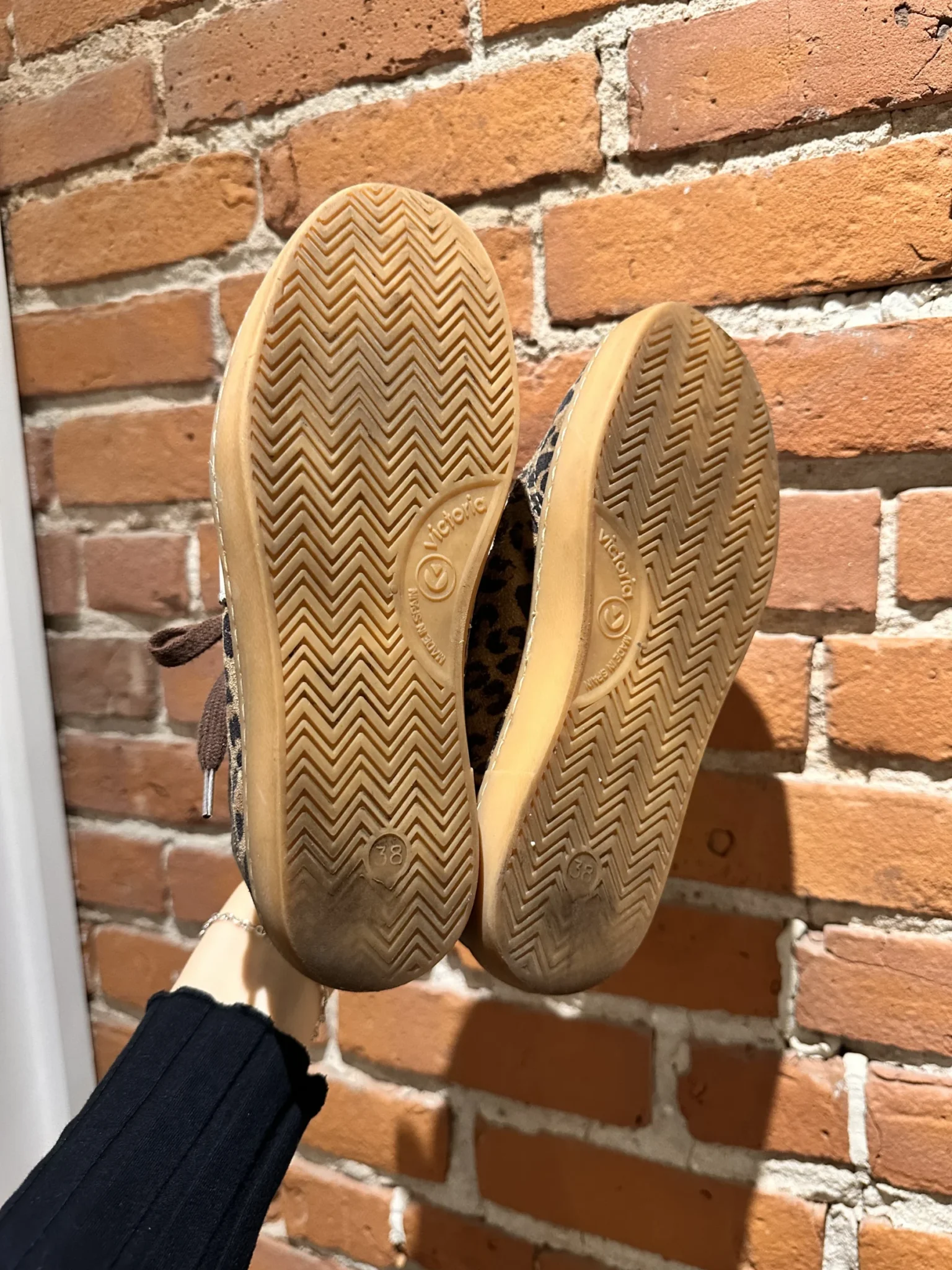 Image for Sneakers chaussures Victoria léopard 38EUR