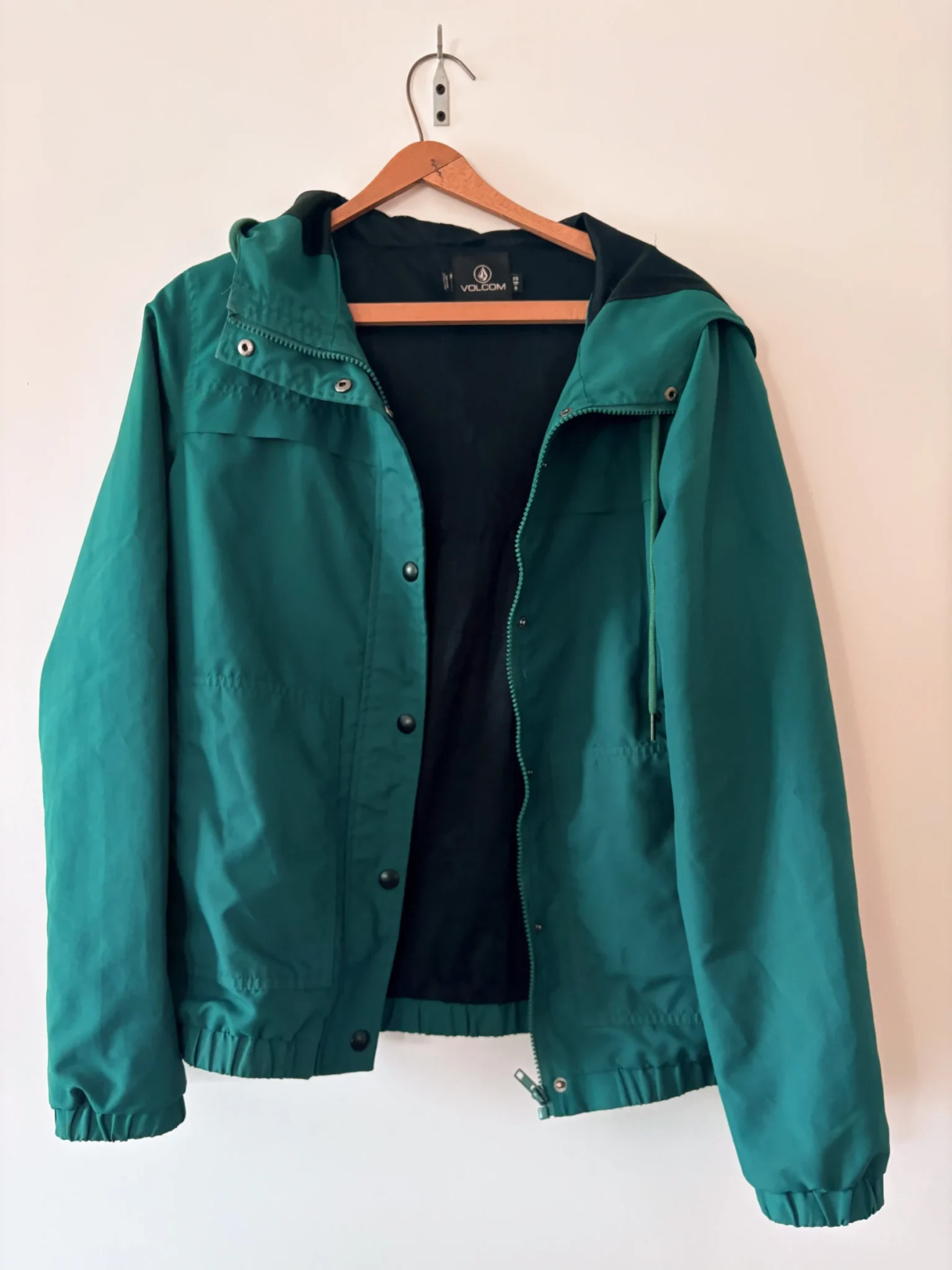 Featured image for Volcom water-resistant mid-season jacket, emerald green