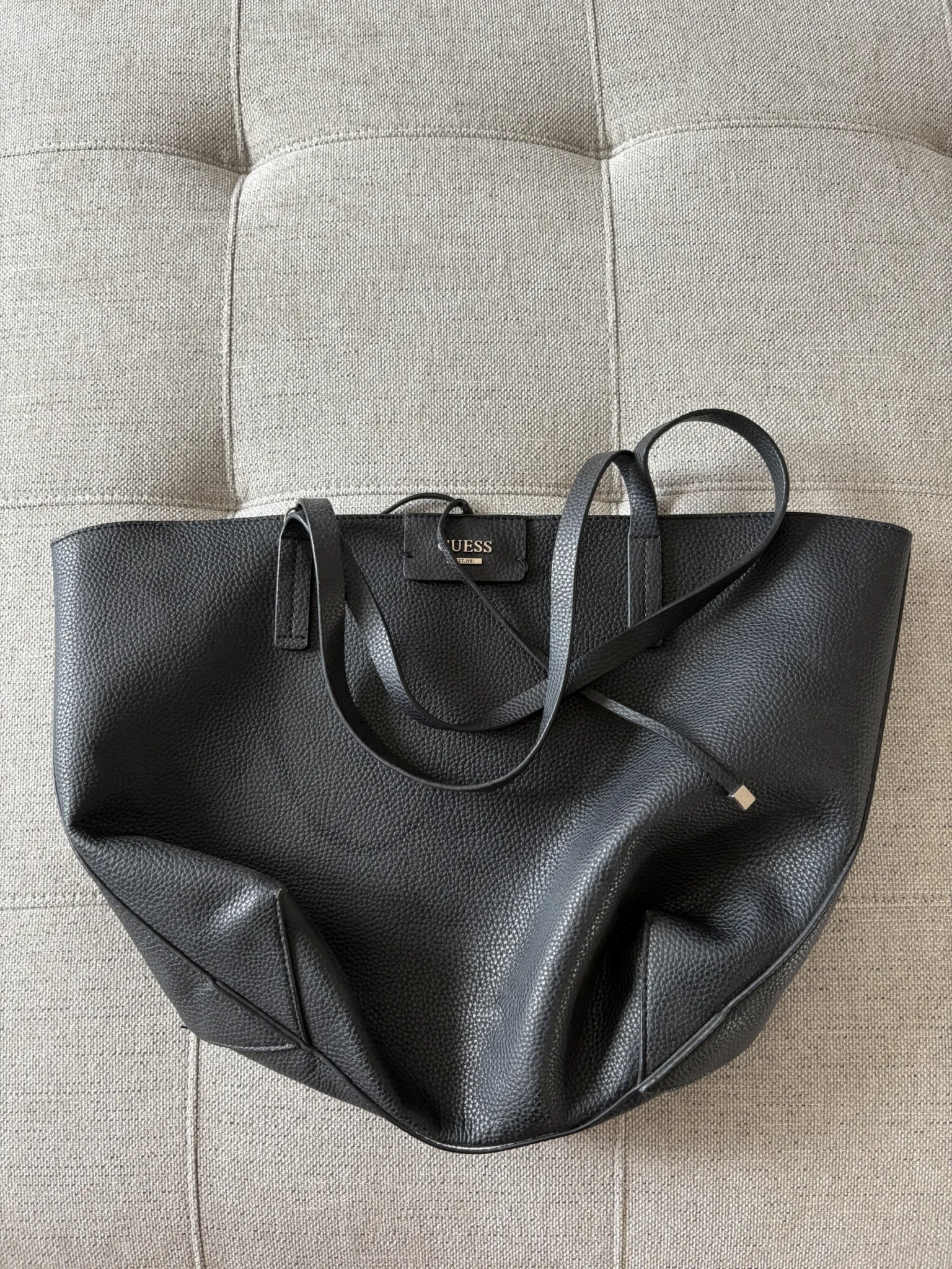 Featured image for Sac "fourre-tout" Guess