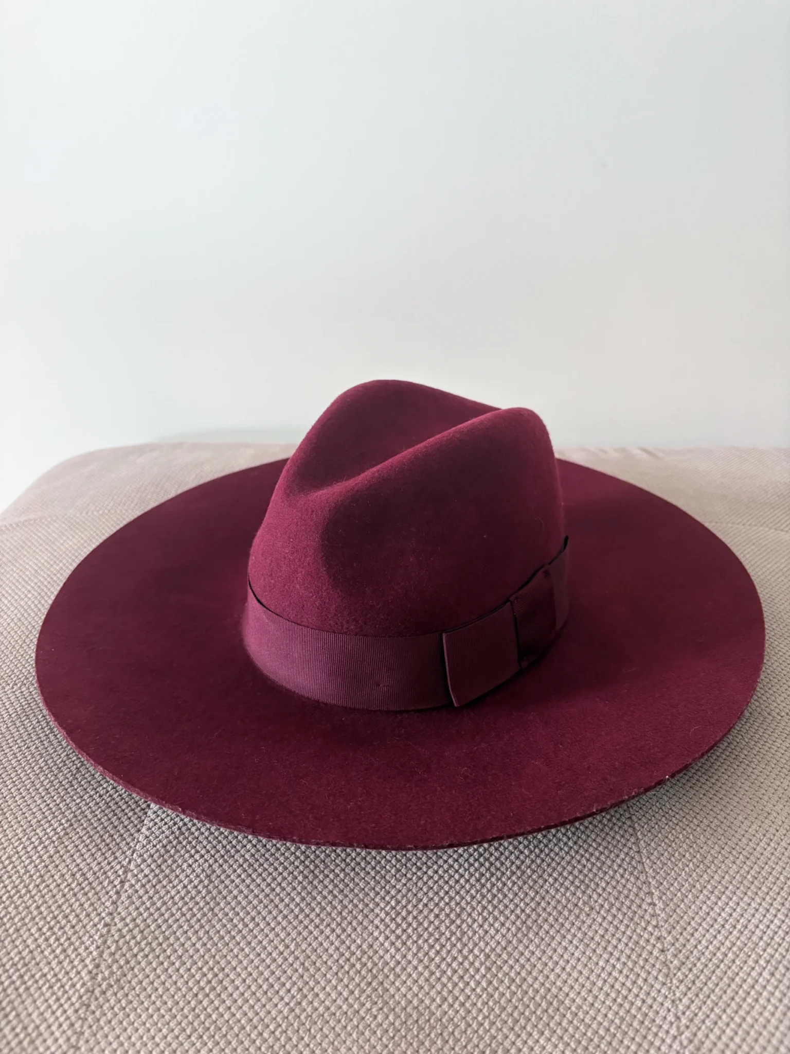 Featured image for Brixton hat – Burgundy, autumnal style