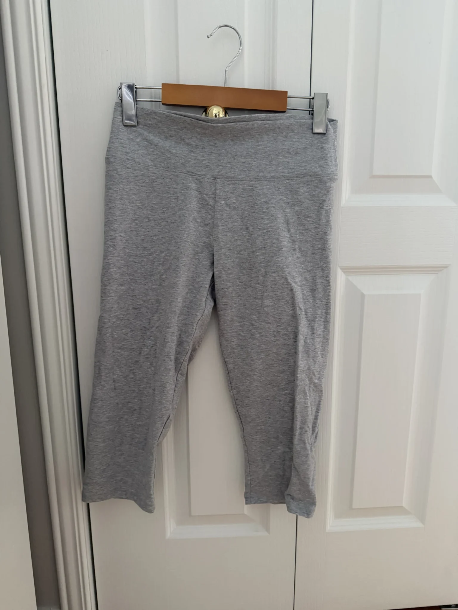 Image for Women’s medium grey Aritzia capri trousers