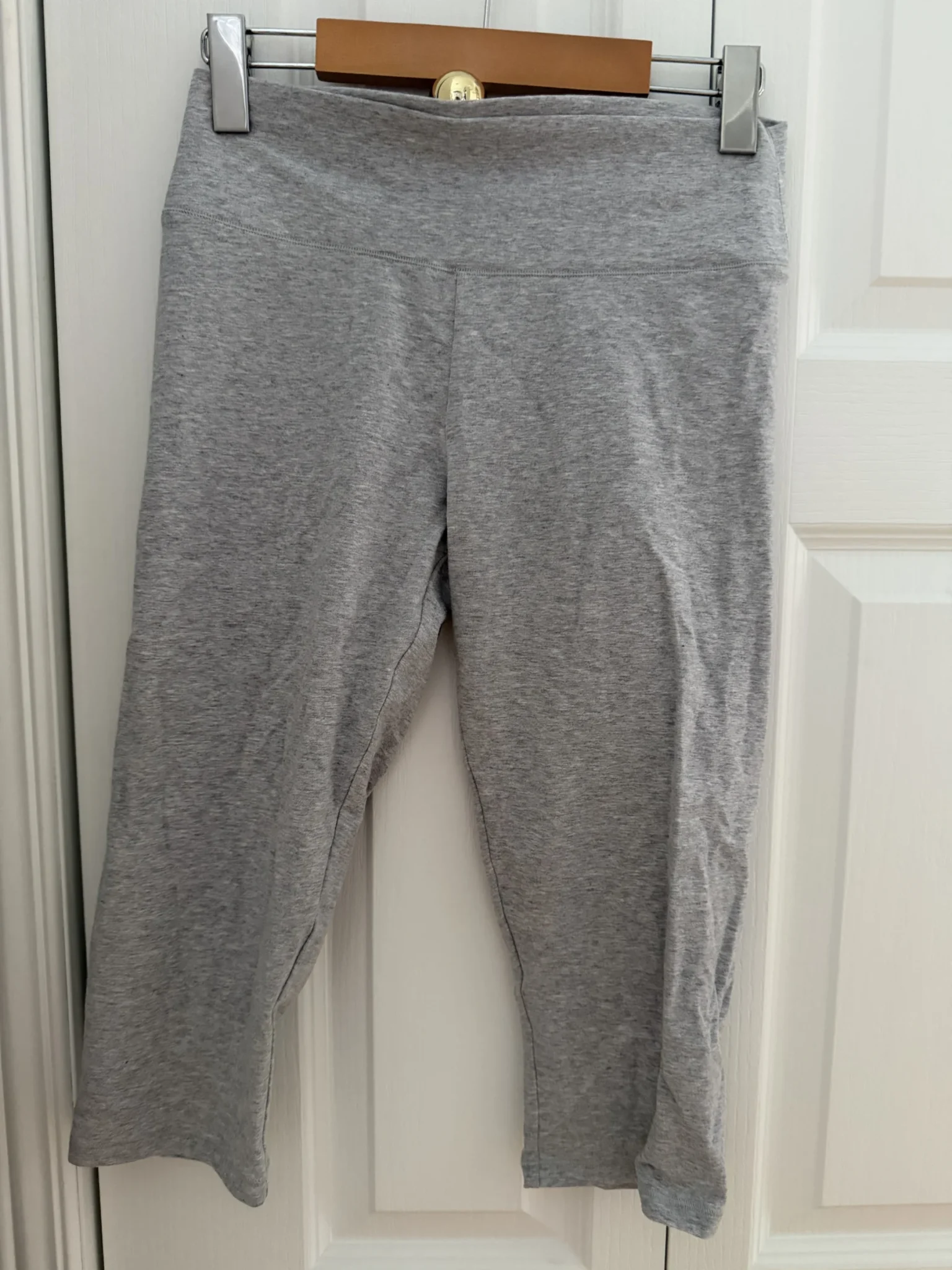 Image for Women’s medium grey Aritzia capri trousers