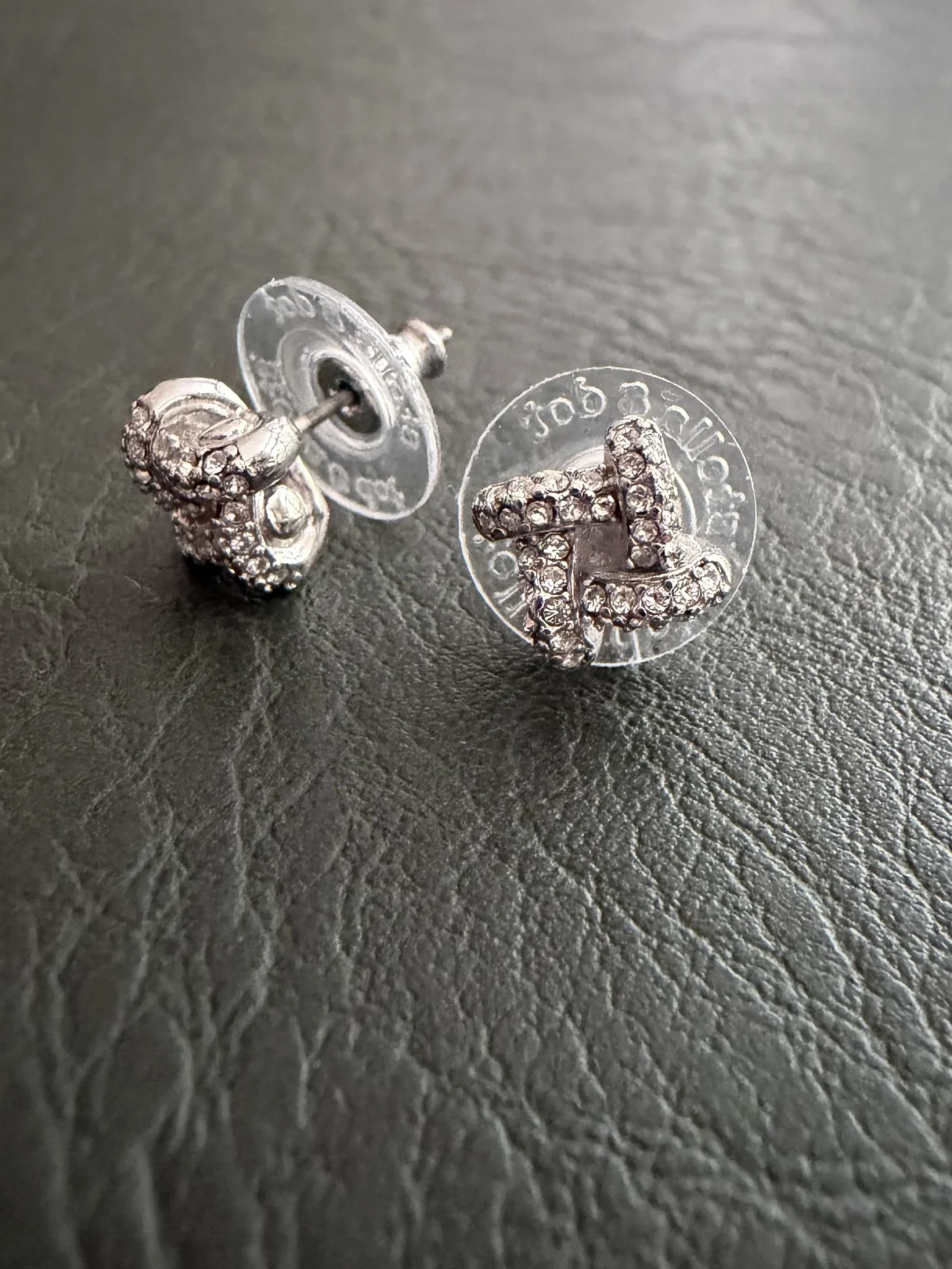 Image for Boucles d’oreilles clous noeud pavé STELLA AND DOT