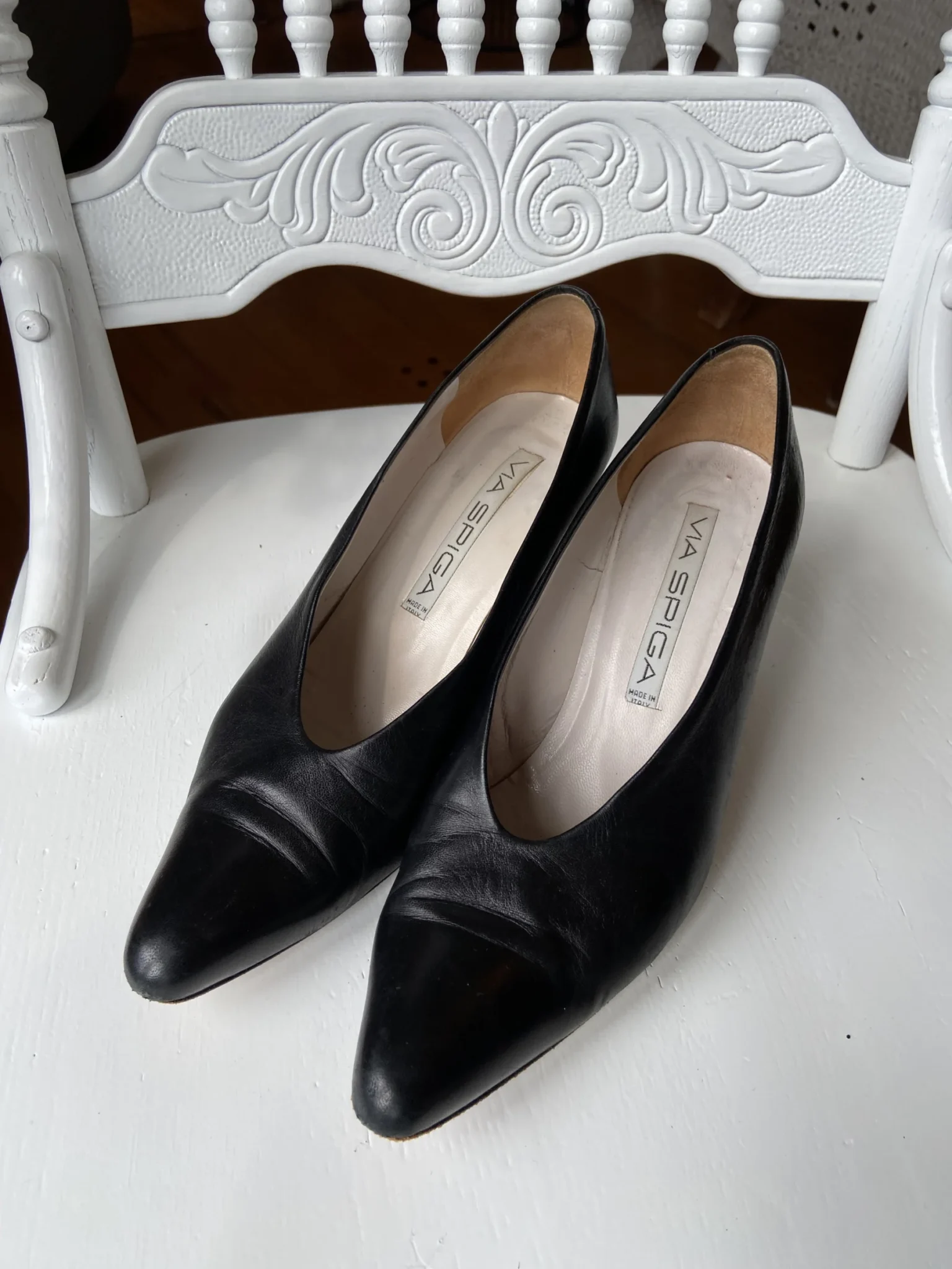 Featured image for Via Spiga black leather court shoes – size 8B – Made in Italy