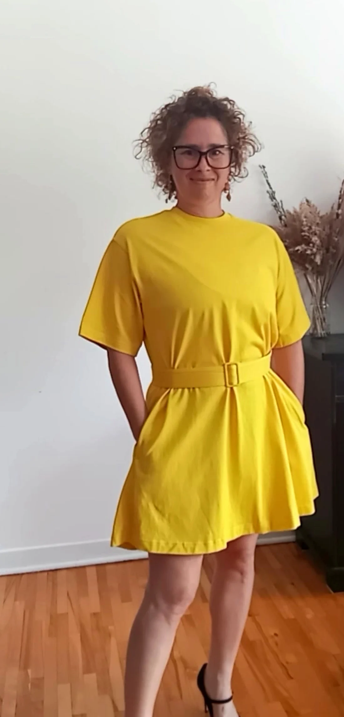 Mustard-yellow cotton T-shirt dress with a belt (S) COS seconde main