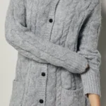 Featured thumbnail for Cardigan tricot gris