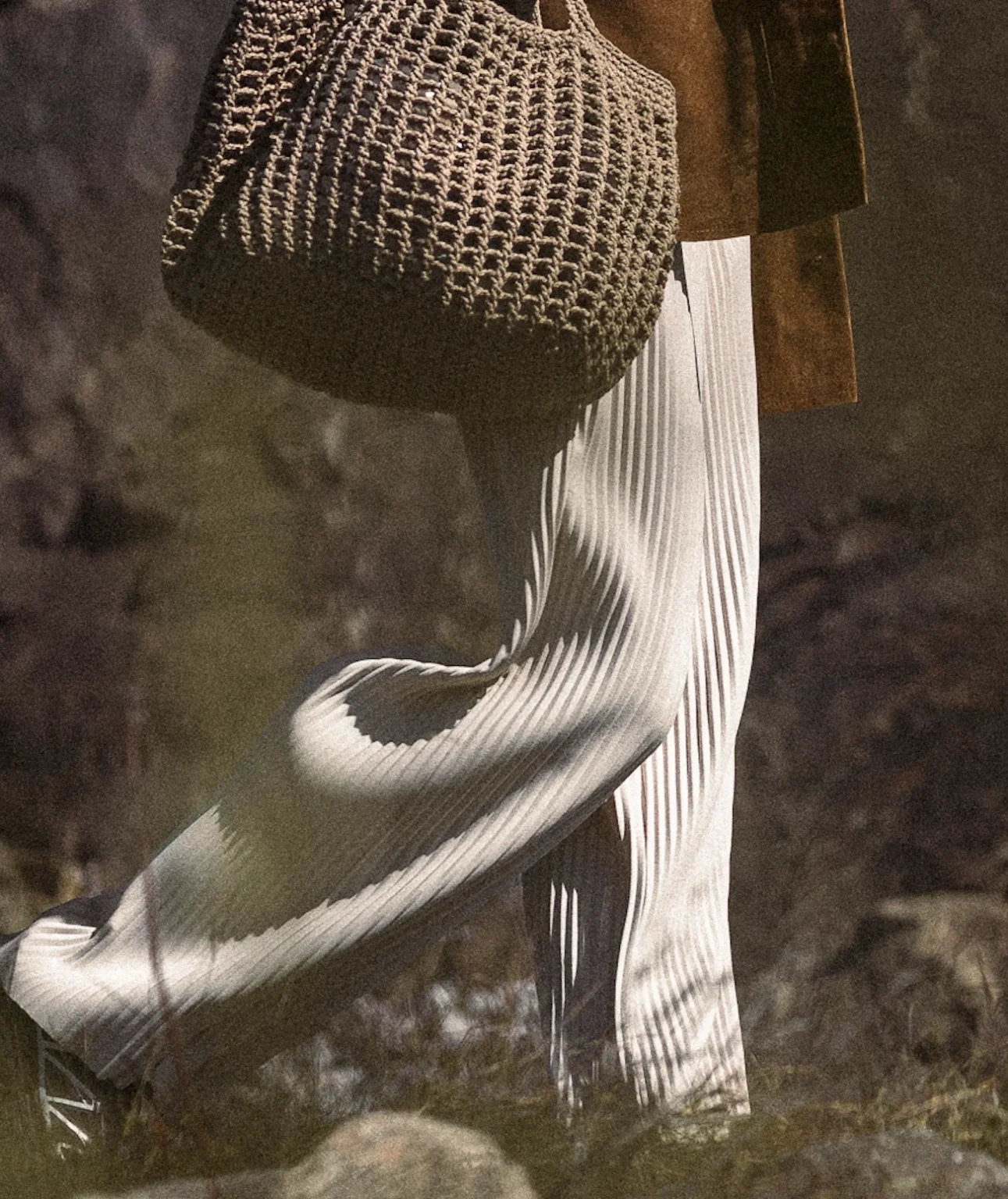 Featured image for Flowing trousers with an elasticated waistband