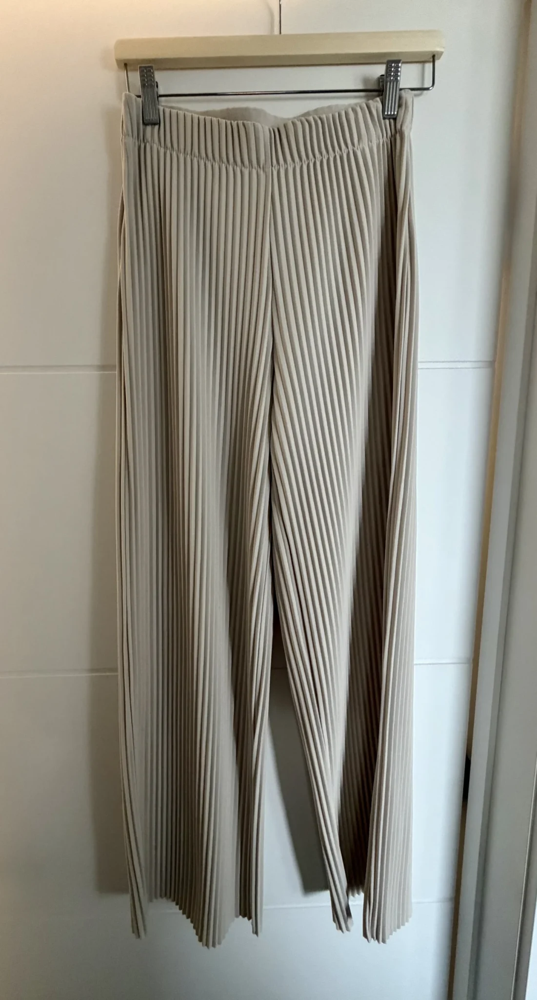Image for Flowing trousers with an elasticated waistband