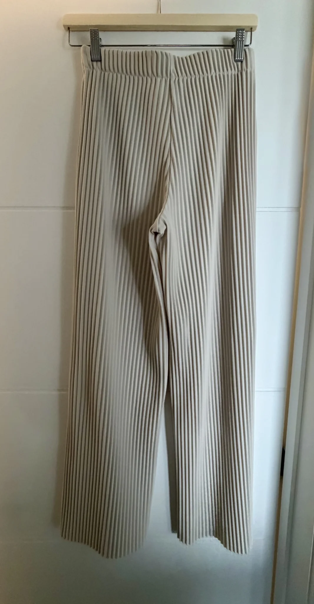 Image for Flowing trousers with an elasticated waistband