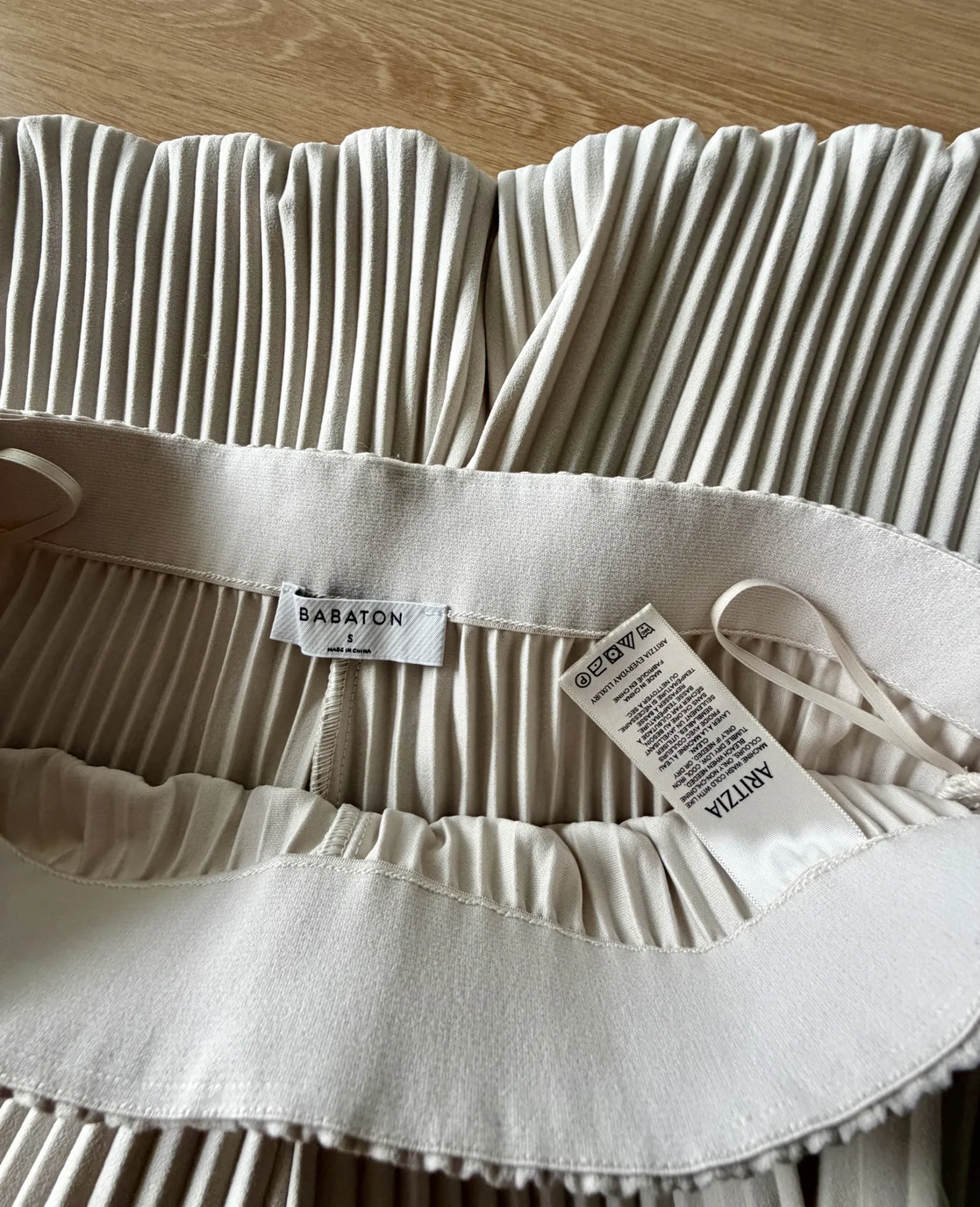 Image for Flowing trousers with an elasticated waistband