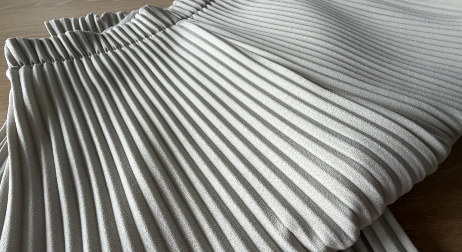 Image for Flowing trousers with an elasticated waistband