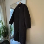 Featured thumbnail for Manteau COS matelassé