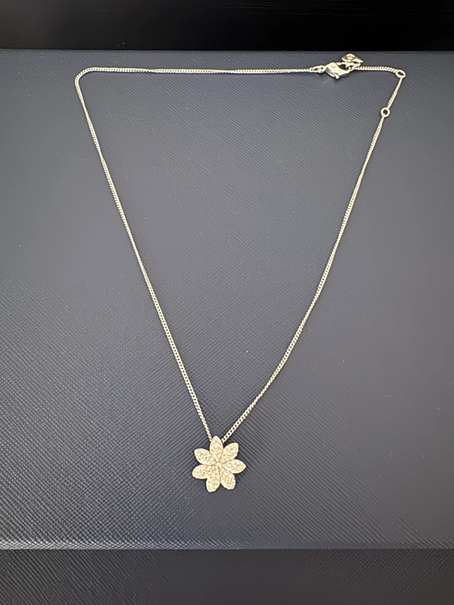 Image for A lovely Swarovski necklace