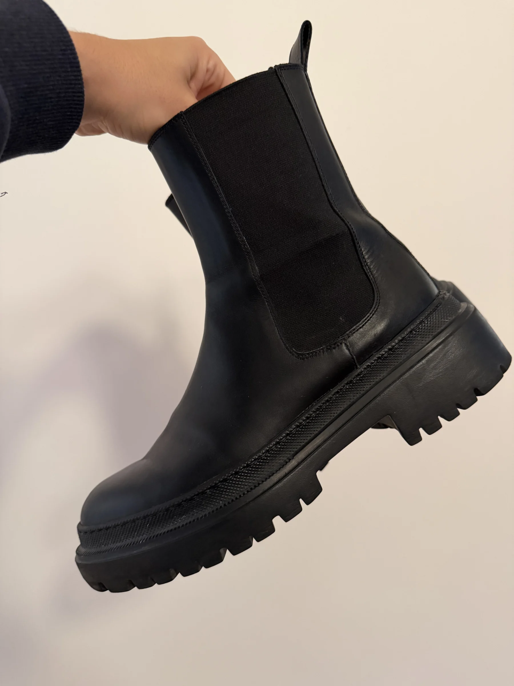 Corticella black leather boots Maguire seconde main