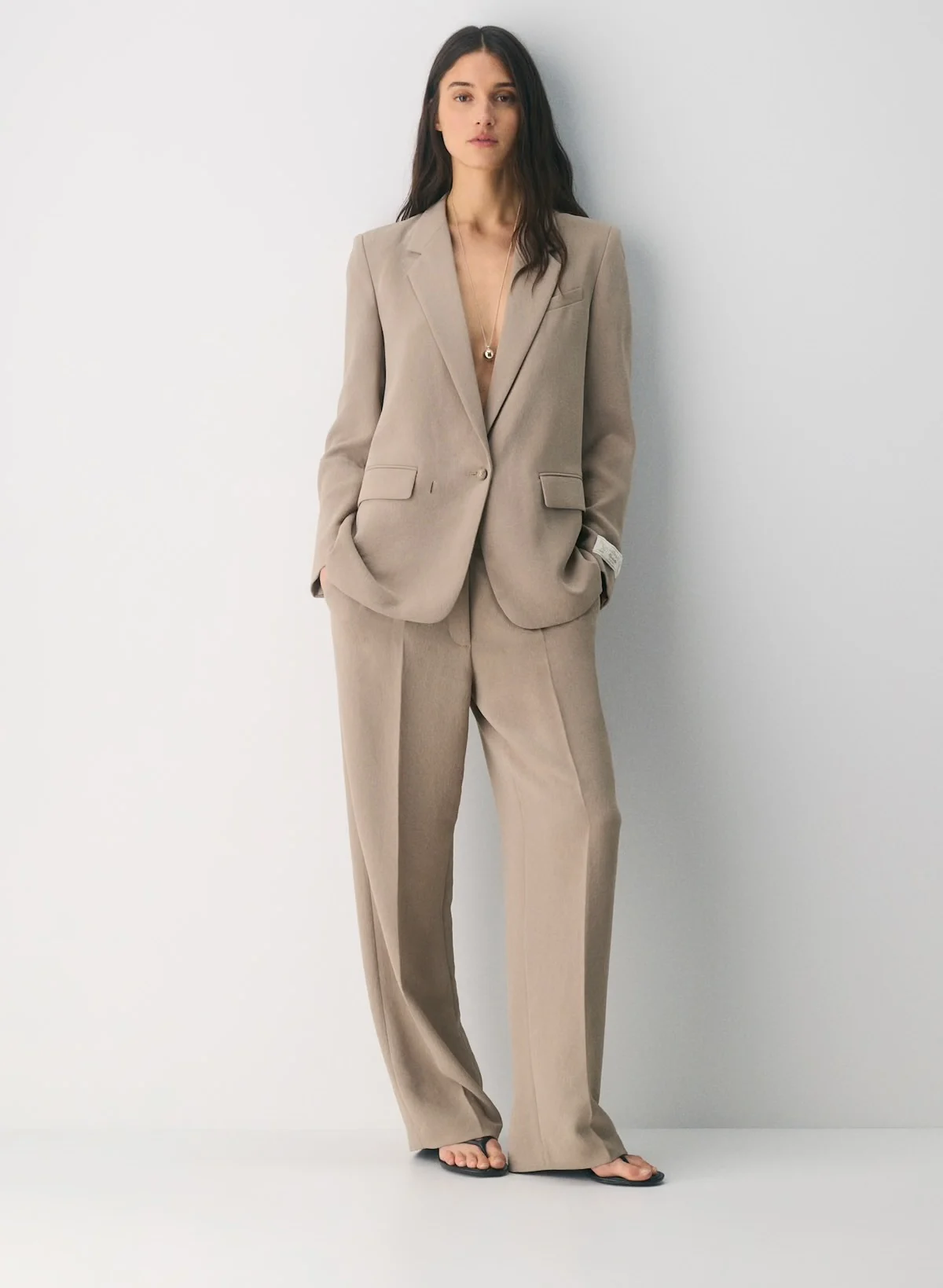 Aritzia | Suit: Effortless Blazer + Trousers | Nomade Taupe ☕️ | BRAND NEW (you’re sure to love it!) 🍂 Aritzia seconde main
