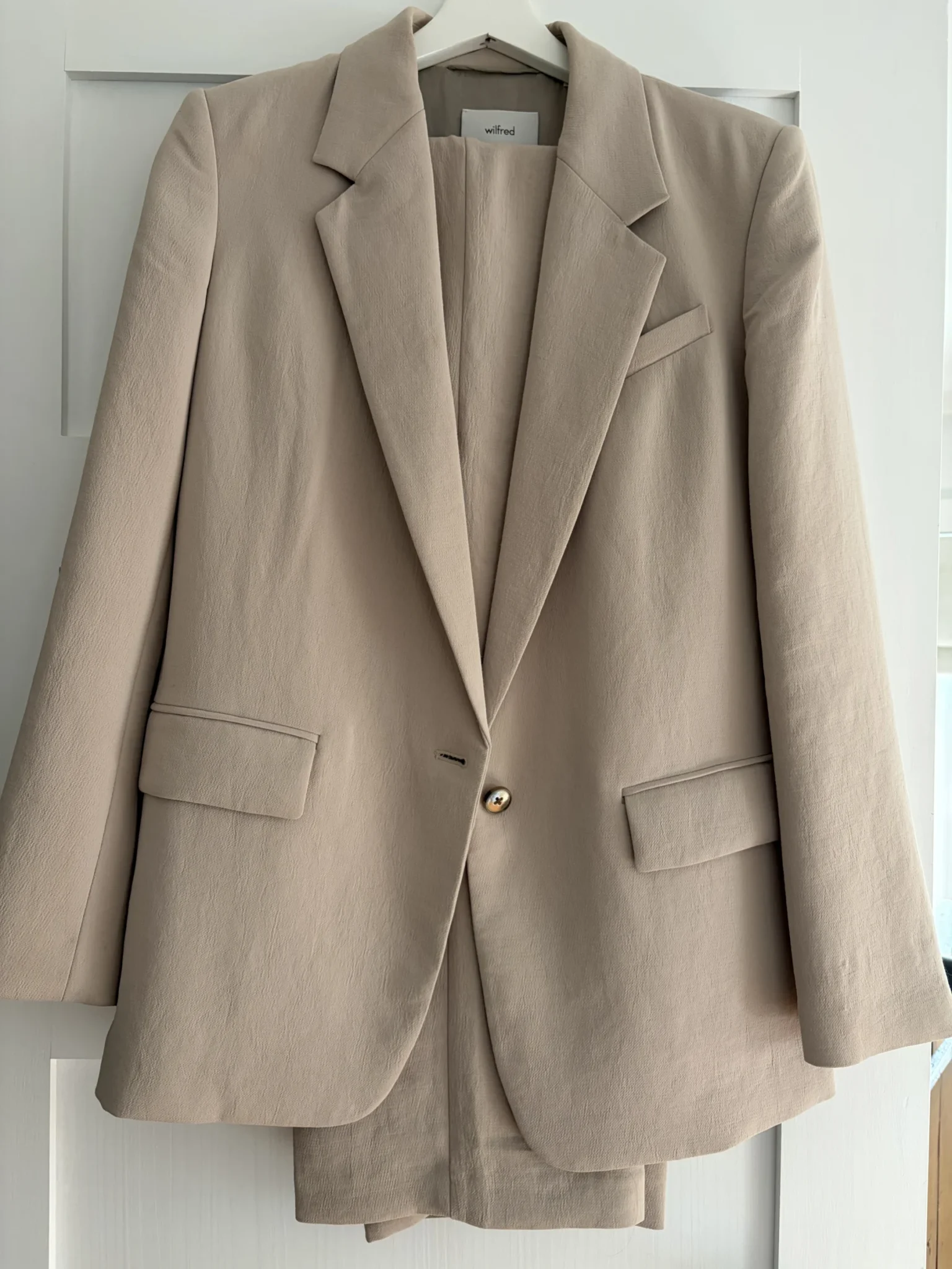 Image for Aritzia | Suit: Effortless Blazer + Trousers | Nomade Taupe ☕️ | BRAND NEW (you’re sure to love it!) 🍂