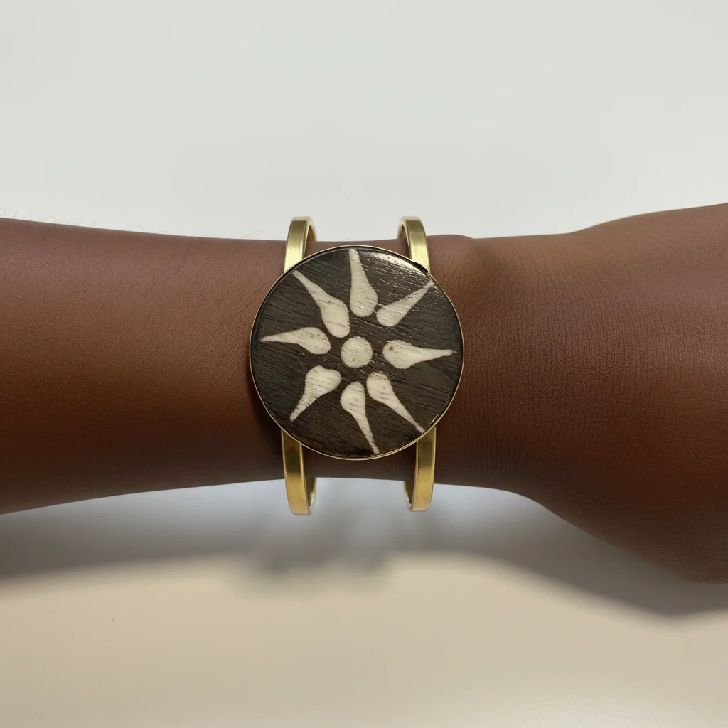 Gold Bangle with Sun Medallion *Other seconde main
