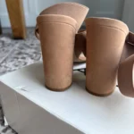 Thumbnail for Sandales beiges à talons blocs