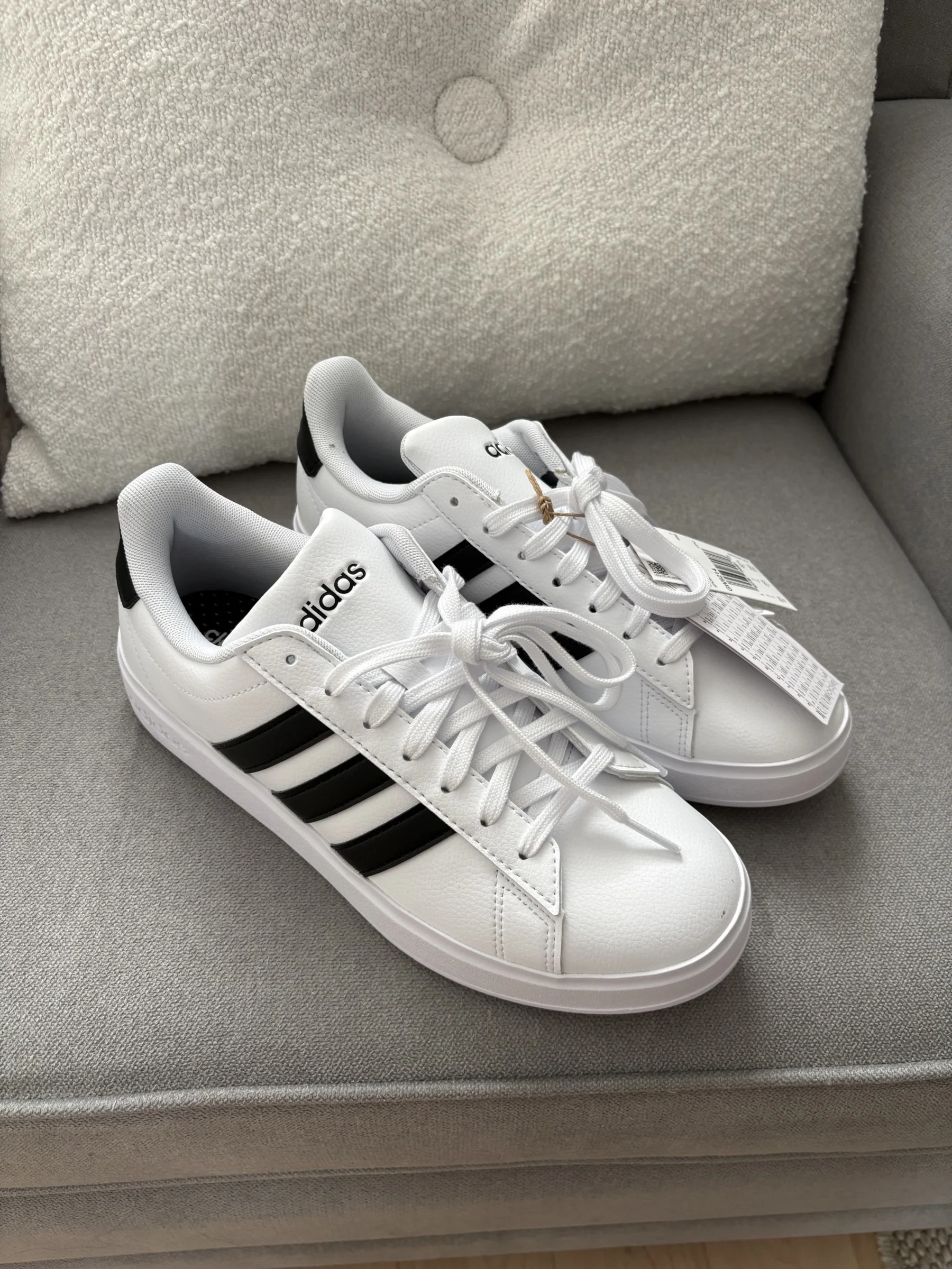Souliers Adidas Grand Court 2.0 pour femme neufs Adidas seconde main