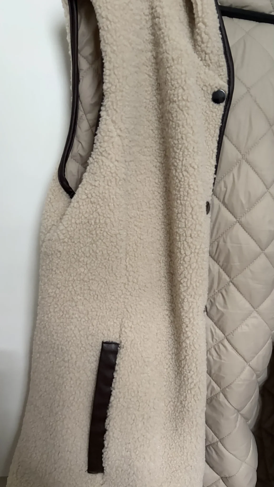 Image for Reversible sleeveless sherpa jacket
