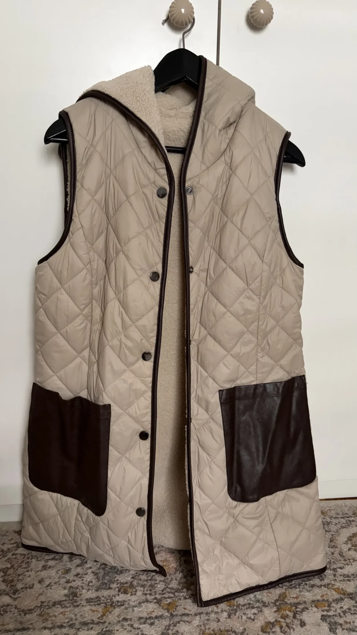 Image for Reversible sleeveless sherpa jacket
