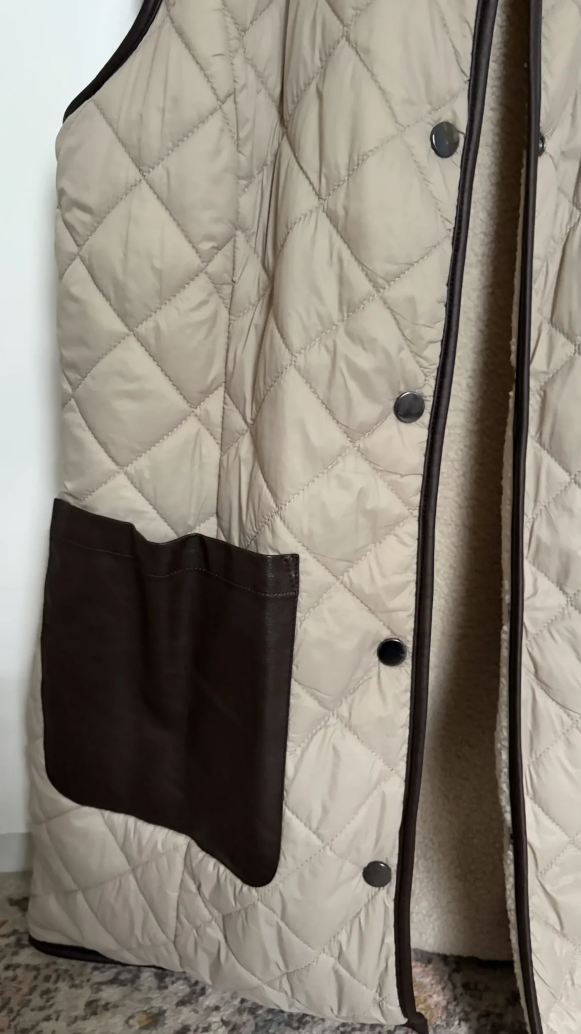 Image for Reversible sleeveless sherpa jacket