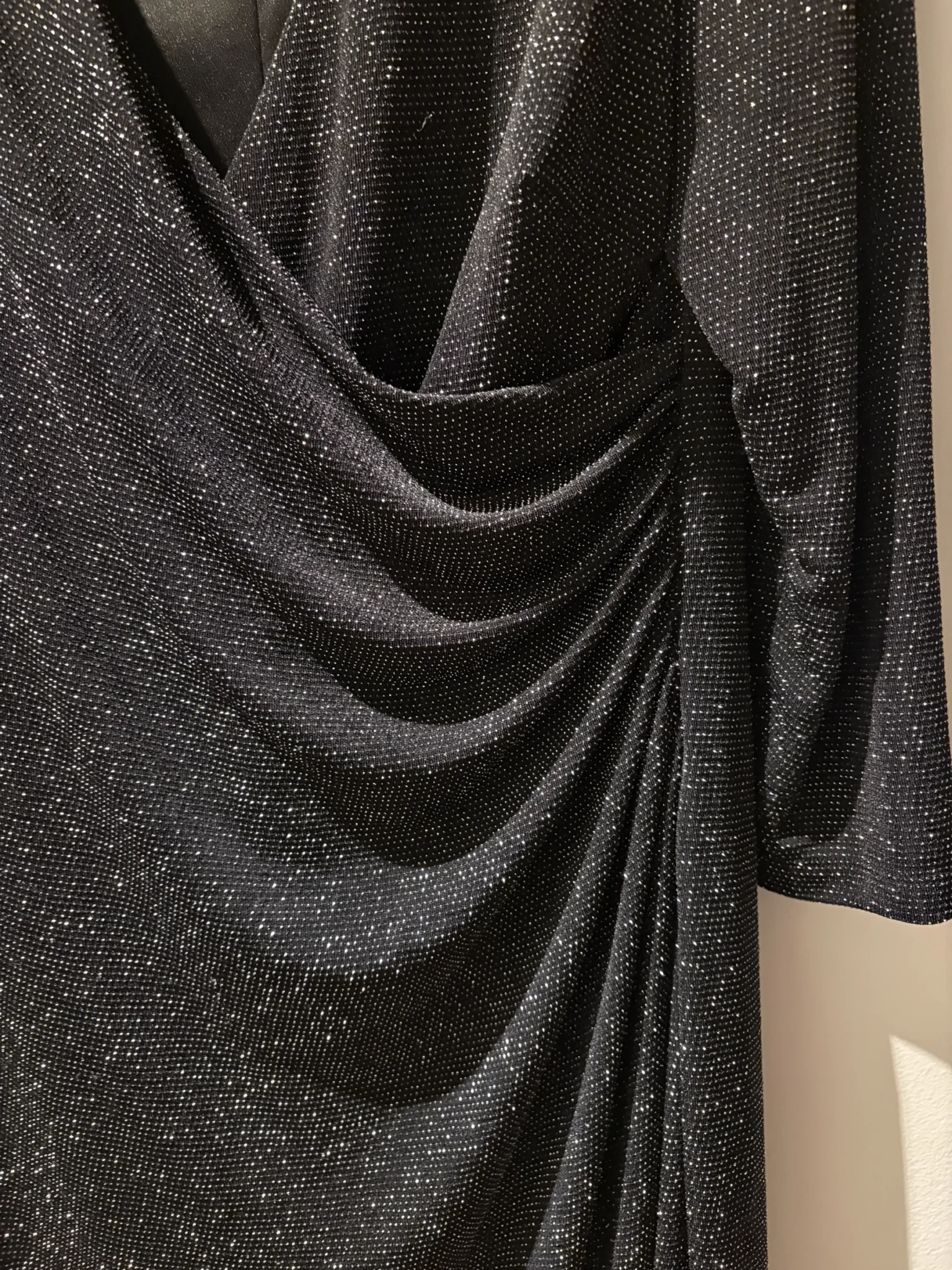 Image for CHAPS black sequinned dress – elegant and flattering