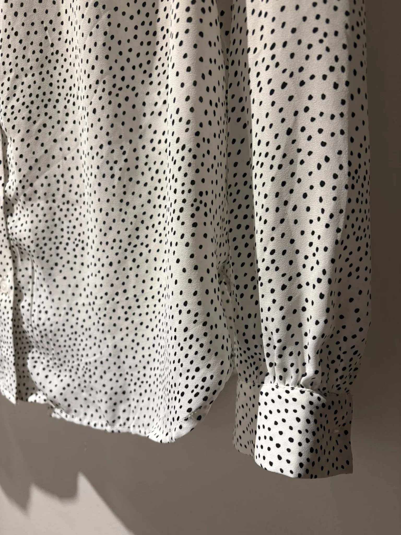 Image for Chemise H et M à pois – Chic et facile à porter