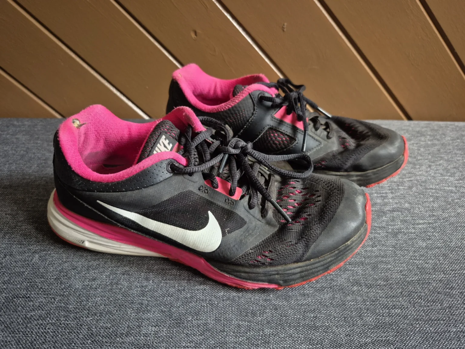 Featured image for Nike trainers, size 6