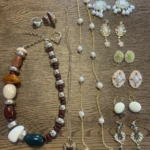 Featured thumbnail for Lot de bijoux anciens et moins anciens :)