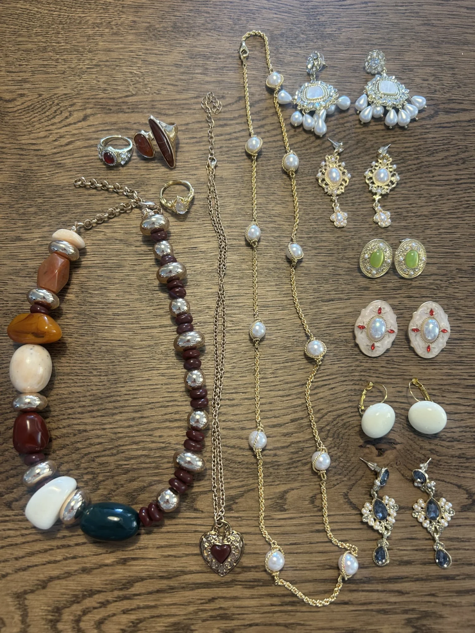 Featured image for Lot de bijoux anciens et moins anciens :)