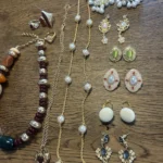 Thumbnail for Lot de bijoux anciens et moins anciens :)