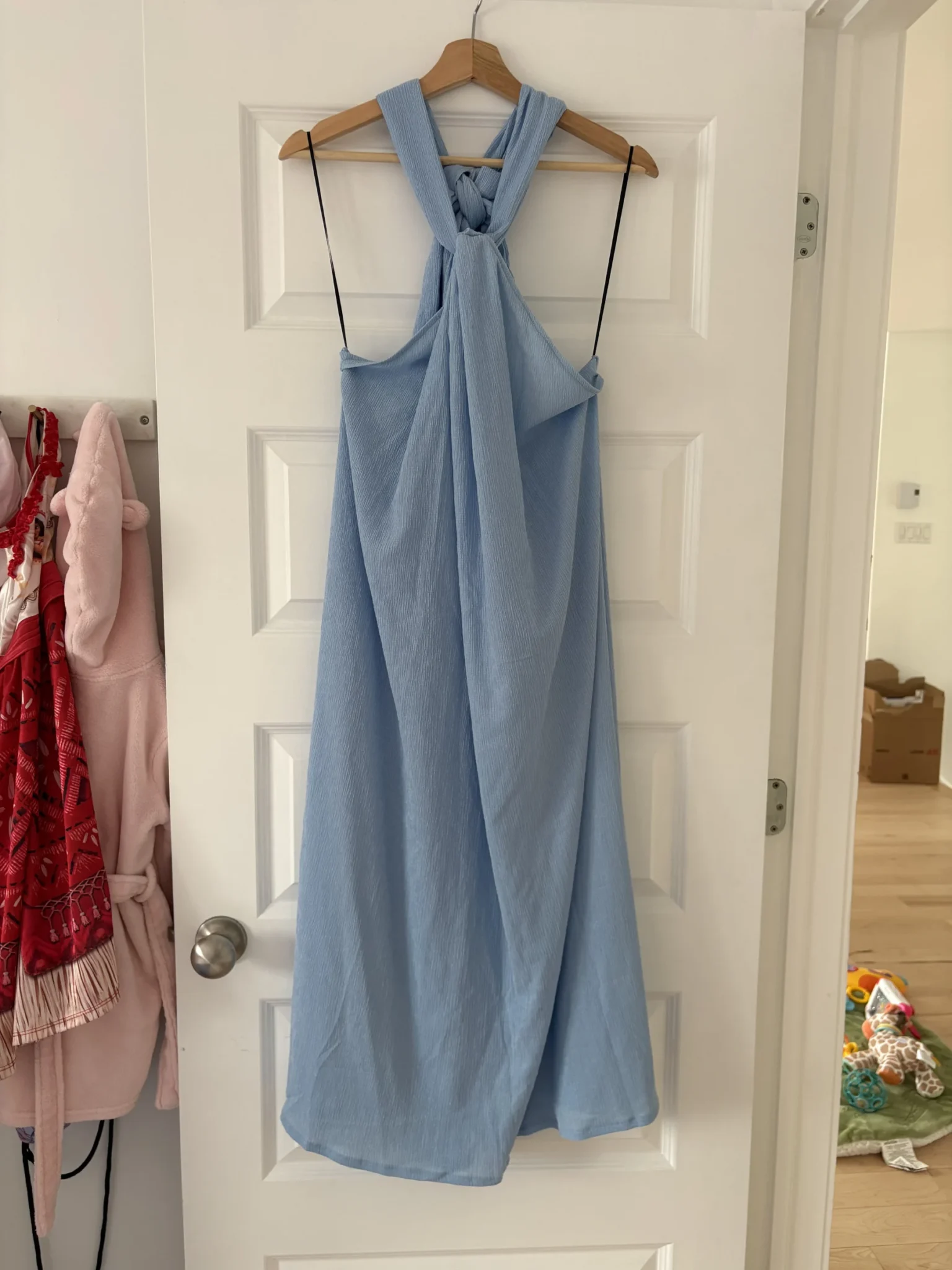 Featured image for Brand-new blue backless dress from H&M